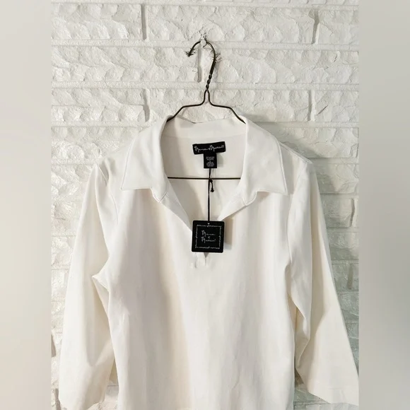 Mercer & Madison White V-neck Collared Top NWT - Picture 3 of 4